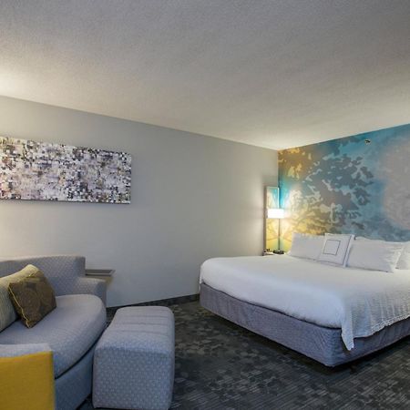 Courtyard Boston Raynham Hotel Екстериор снимка