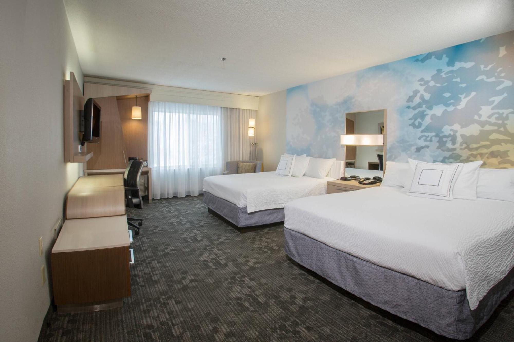 Courtyard Boston Raynham Hotel Екстериор снимка