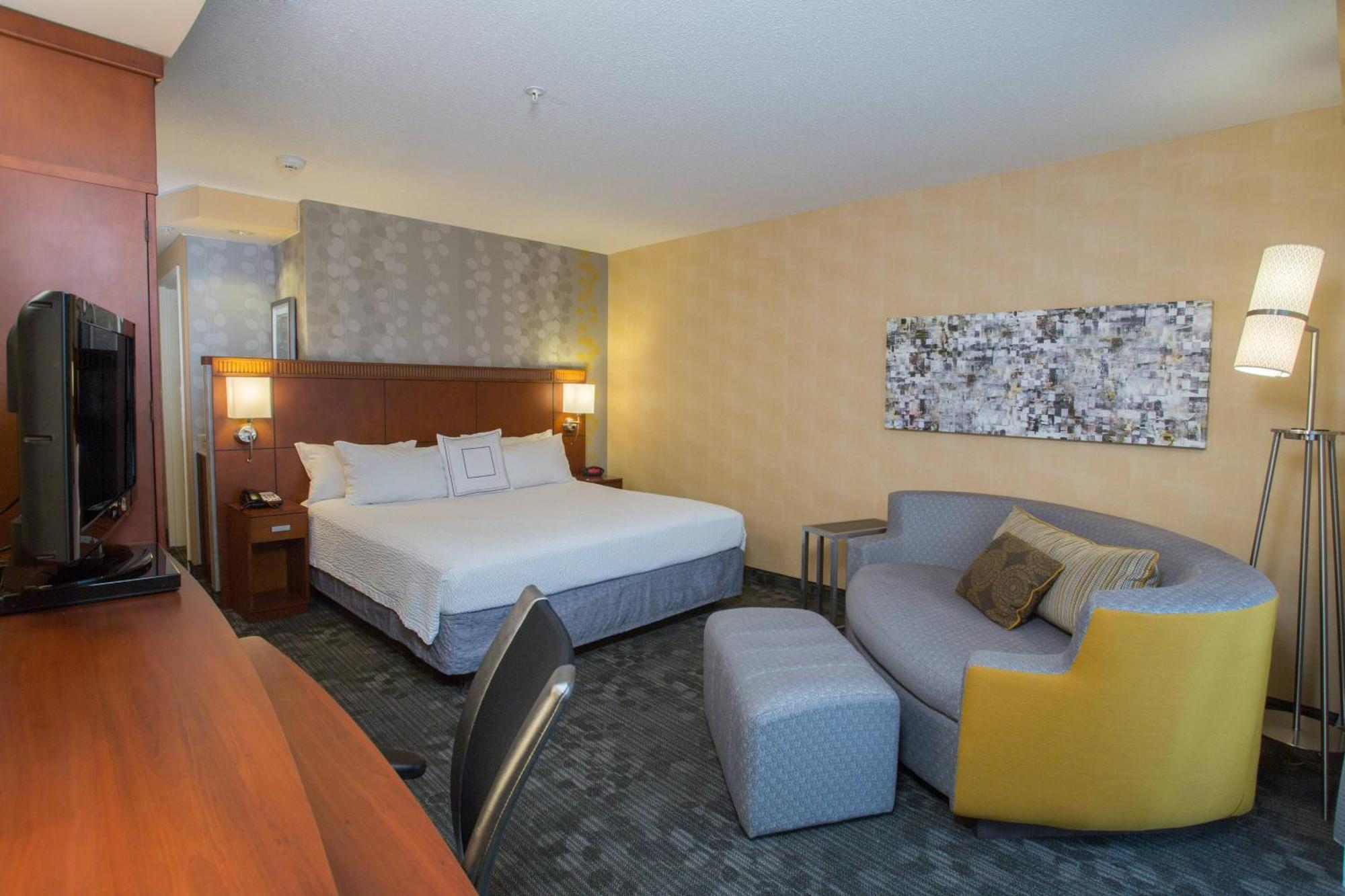 Courtyard Boston Raynham Hotel Екстериор снимка