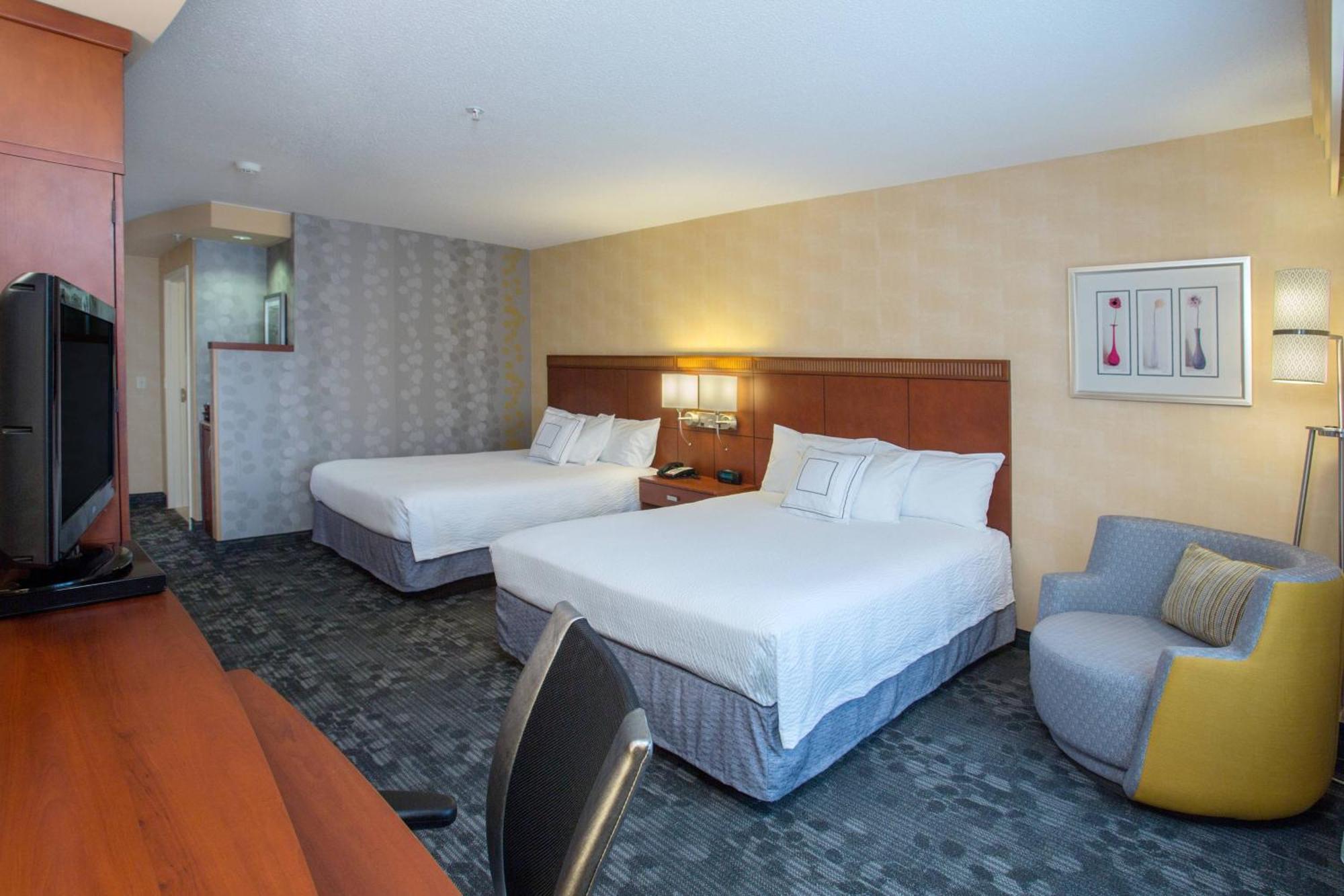 Courtyard Boston Raynham Hotel Екстериор снимка