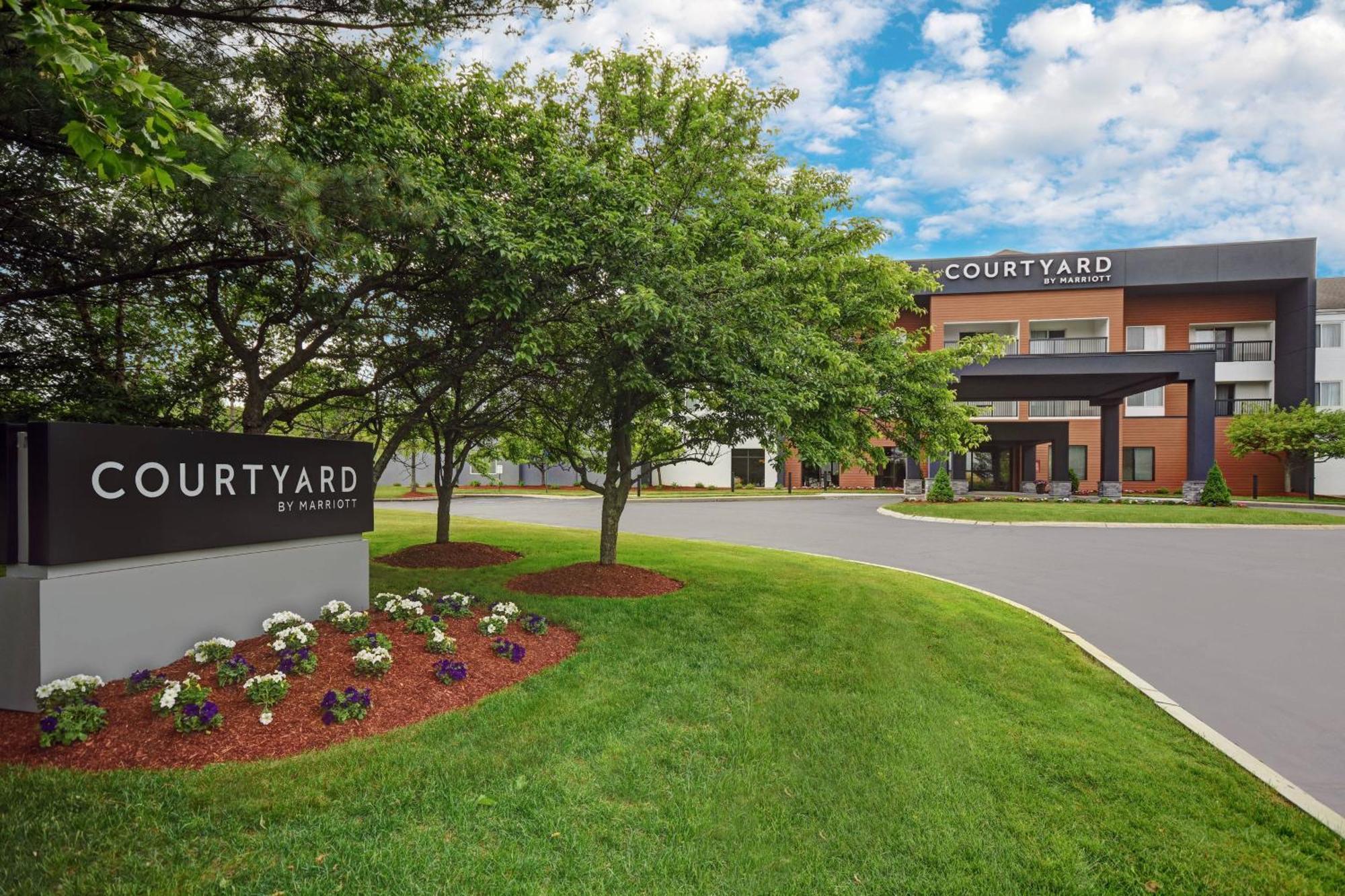 Courtyard Boston Raynham Hotel Екстериор снимка